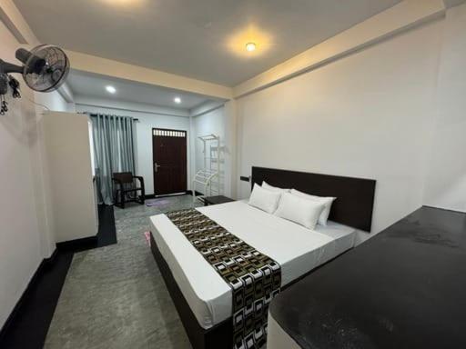 Sandil Surf House Ahangama Kültér fotó