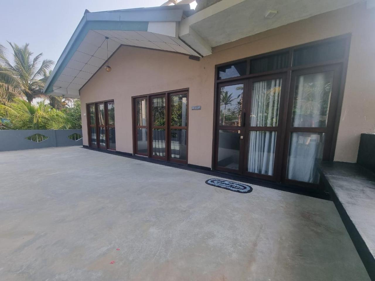 Sandil Surf House Ahangama Kültér fotó