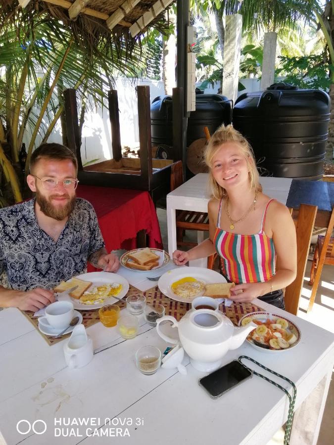 Sandil Surf House Ahangama Kültér fotó